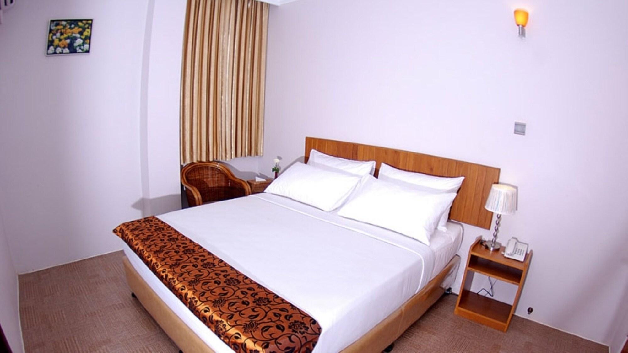 Holiday Hotel Yangon Exteriör bild