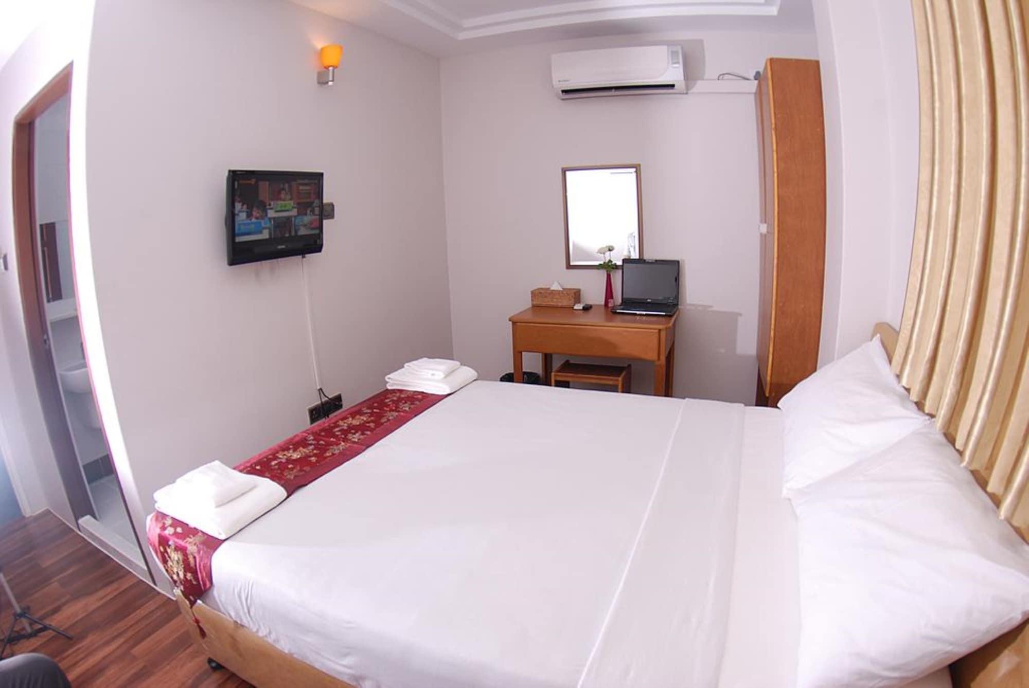 Holiday Hotel Yangon Exteriör bild