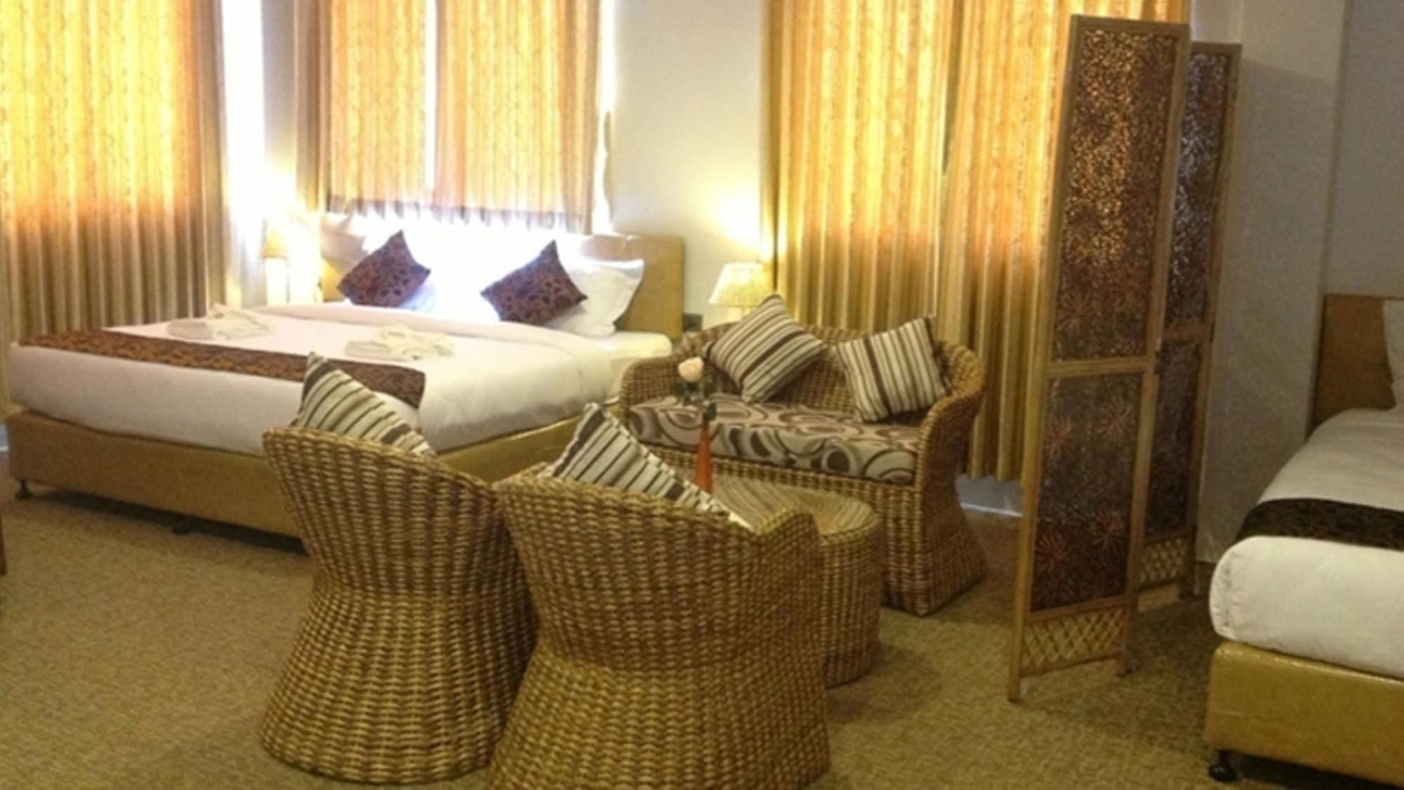 Holiday Hotel Yangon Exteriör bild