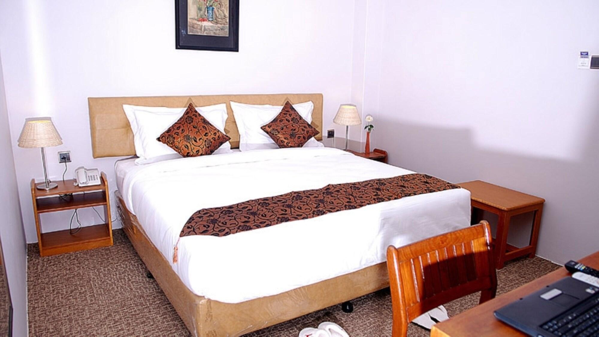 Holiday Hotel Yangon Exteriör bild