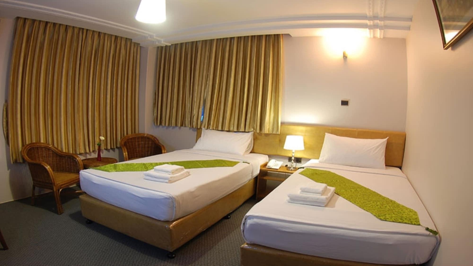 Holiday Hotel Yangon Exteriör bild