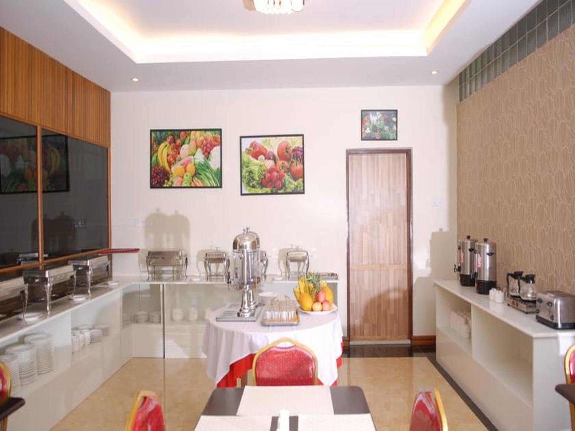 Holiday Hotel Yangon Exteriör bild