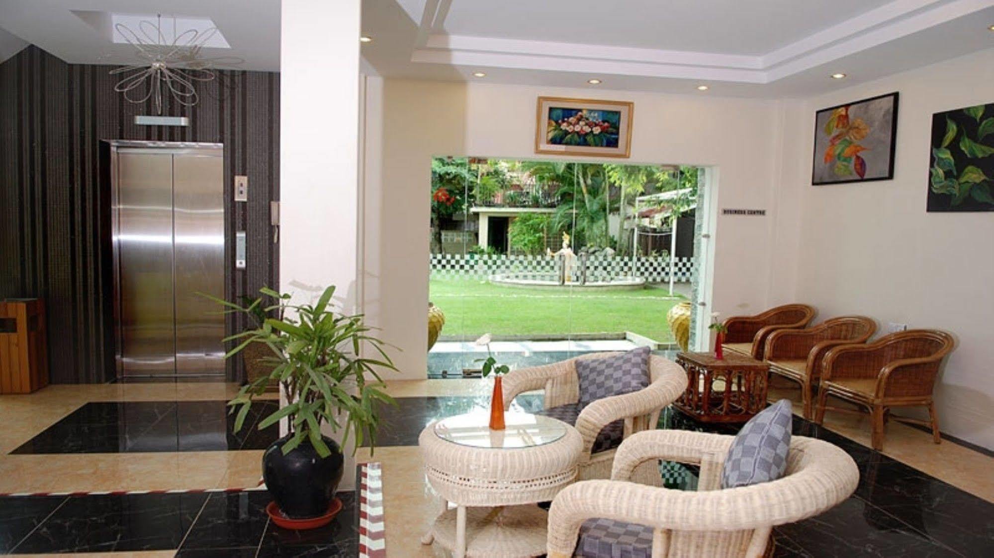 Holiday Hotel Yangon Exteriör bild