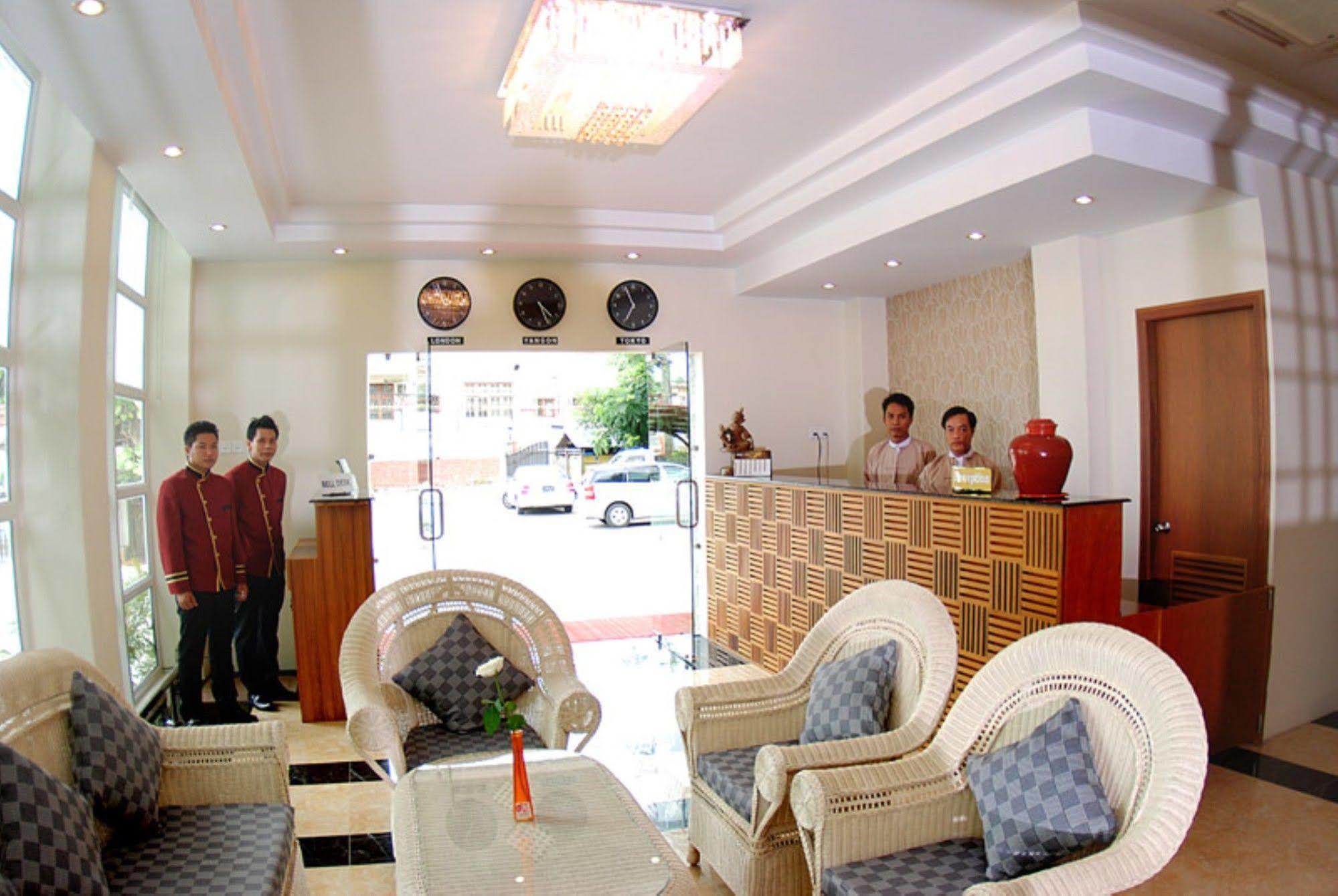 Holiday Hotel Yangon Exteriör bild